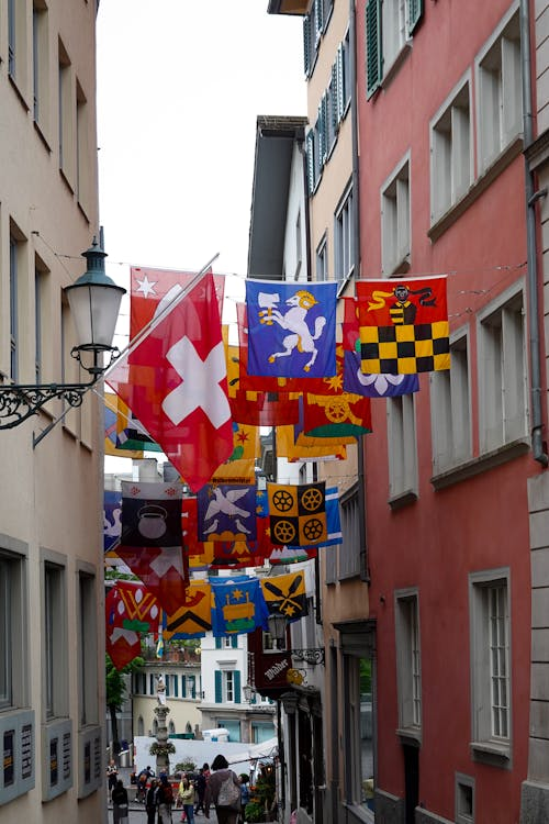 Gemeindestolz zeigen: Fahnen für Dorffeste richtig einsetzen